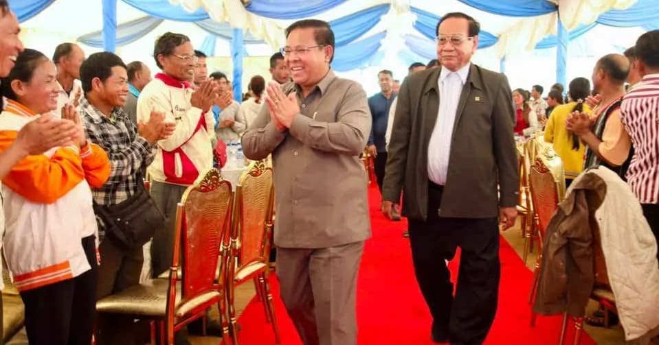 ថ្នាក់ដឹកនាំខេត្តមណ្ឌលគិរី អញ្ជើញចូលរួមពិធីអបអរសាទរទិវាកាហ្វេអន្តរជាតិ និងចែកសម្ភារប្រមូលផលជូនកសិករ ៥០០នាក់ នៅស្រុកពេជ្រាដា