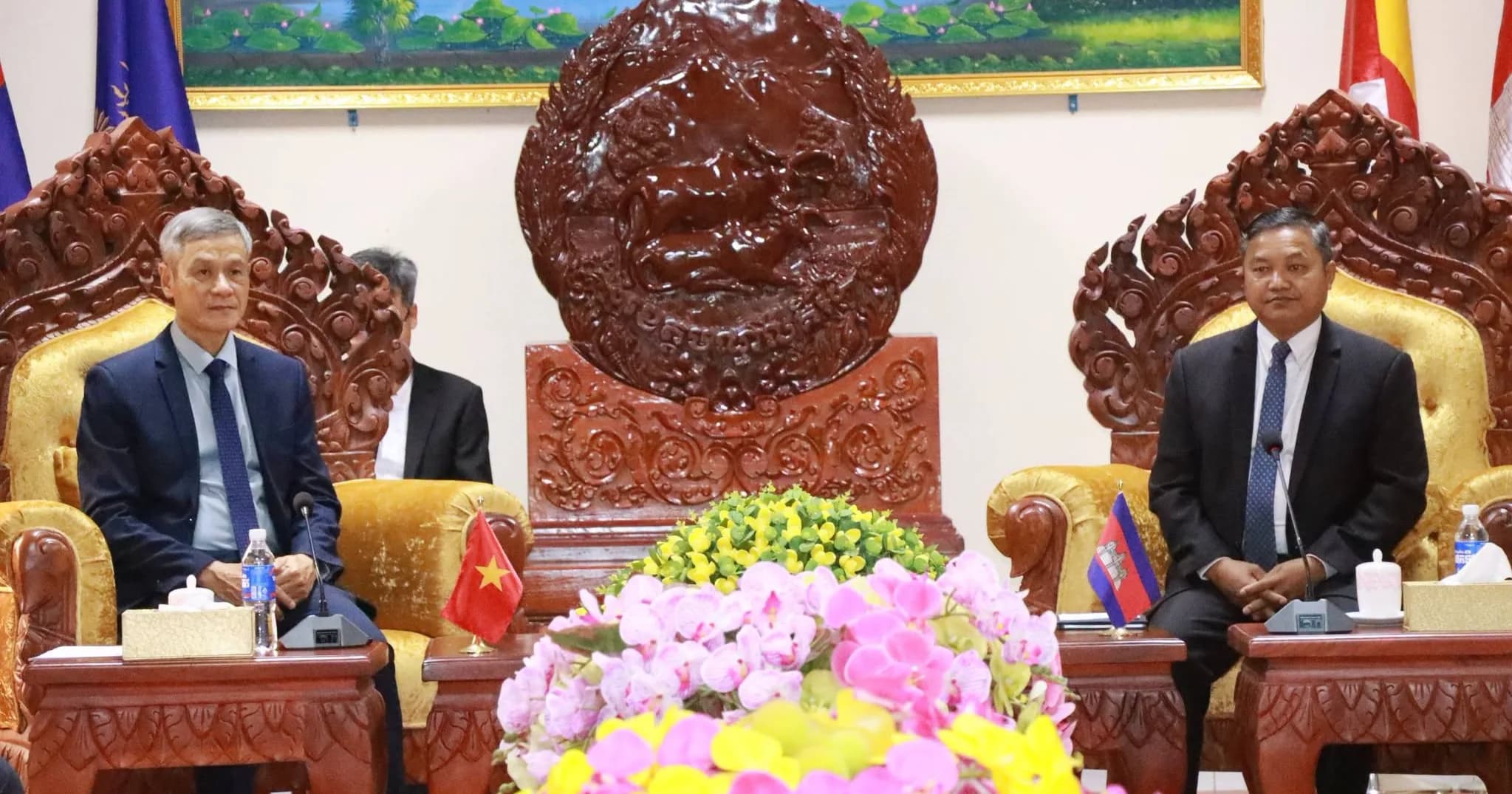 ពិធីជួបសំណេះសំណាល និងសម្តែងការគួរសម របស់គណៈប្រតិភូឯកអគ្គរដ្ឋទូតវិសាមញ្ញ និងពេញសមត្ថភាព នៃសាធារណរដ្ឋសង្គមនិយមវៀតណាម ប្រចាំព្រះរាជាណាចក្រកម្ពុជា
