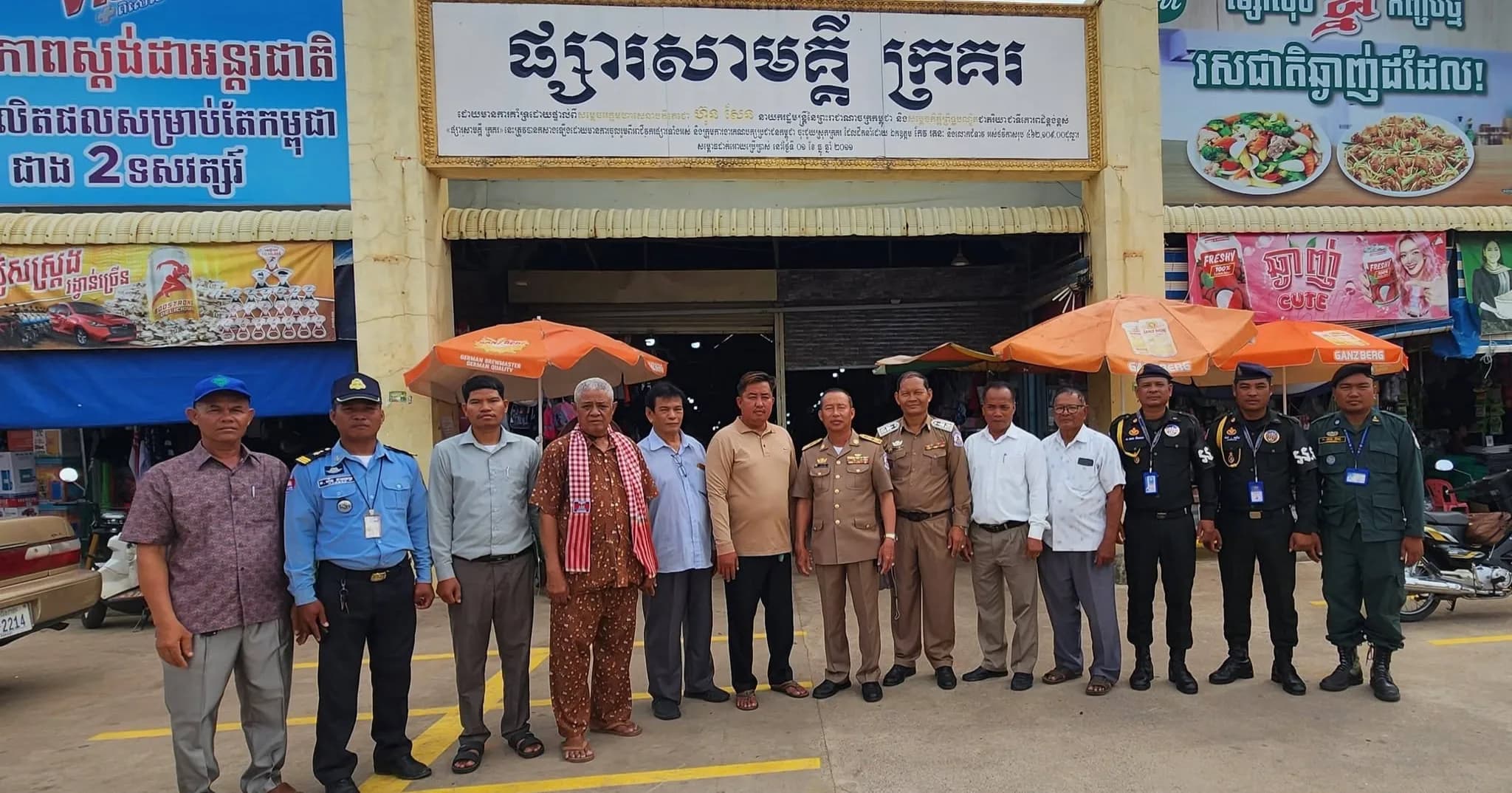 អភិបាលរងស្រុកក្រគរ ចុះជួបសំណេះសំណាលជាមួយបងប្អូនអាជីវករ និងពិនិត្យមើលការងារបរិស្ថាន នៅបរិវេណជុំវិញផ្សារសាមគ្គីក្រគរ