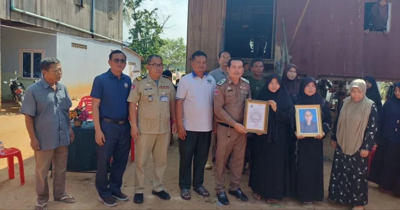 ថវិកាបេឡាមរណ:សង្គ្រោះ ចំនួន ៤.០០០.០០០រៀល បានប្រគល់ជូនក្រុមគ្រួសារសព ចំនួន ០១គ្រួសារ នៅឃុំព្រែកកក់ ស្រុកស្ទឹងត្រង់